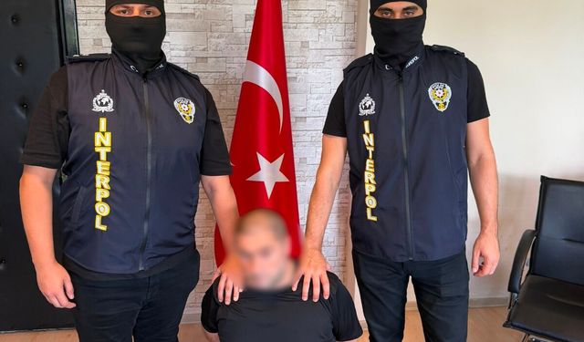 Kırmızı bültenle aranan organize suç örgütü elebaşları ülkeye iade edildi