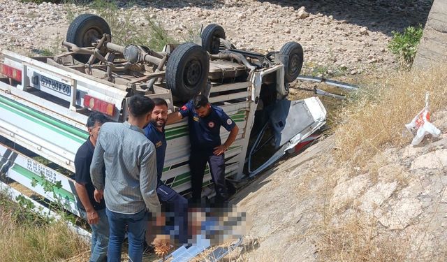Şarampole yuvarlanan kamyonetin sürücüsü öldü