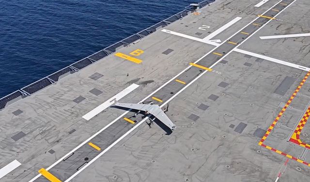 TCG Anadolu ve TCG Burgazada’da KALKAN DİHA test uçuşu