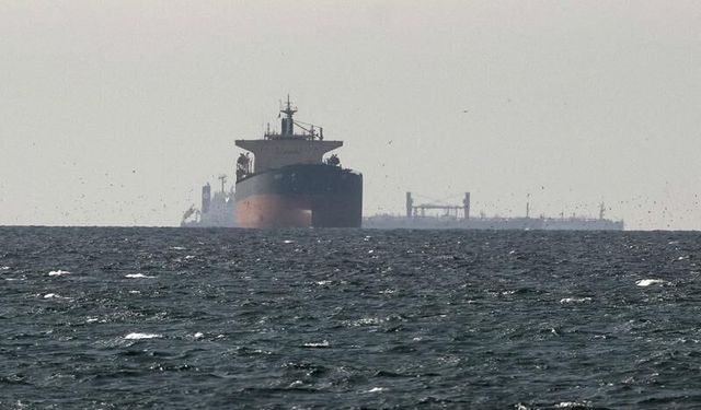 Umman Açıklarında Petrol Tankeri Vurdular