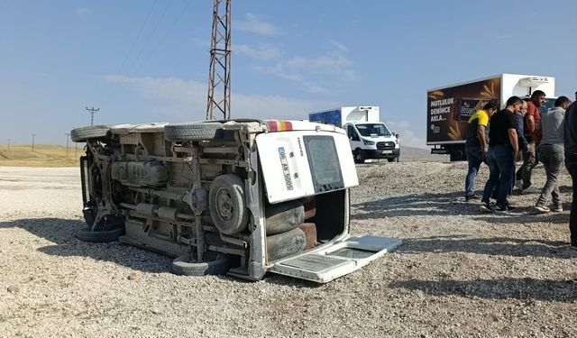Van'da feci hafif ticari araç kazası