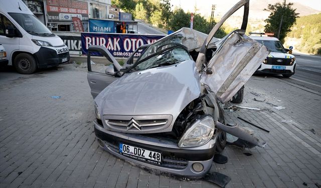 Ankara'da beton mikseri ve otomobil çarpıştı