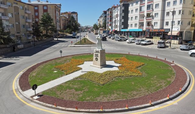 Hacı Bektaş Veli'nin Aslanlı ve Ceylanlı Heykeli Yaptırıldı