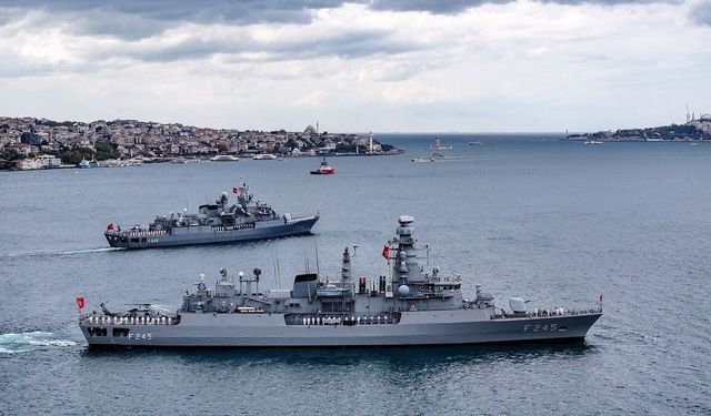 İstanbul Boğazı'nda Preveze Deniz Zaferi geçişi