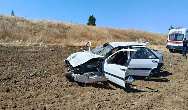 Kırıkkale'de otomobil, tarlaya devrildi: 2 kişi yaralandı
