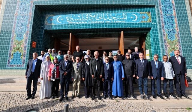 Numan Kurtulmuş Portekiz'deki Müslümanların temsilcileriyle buluştu