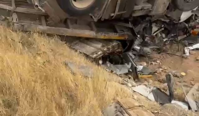Batman'da devrilen TIR'ın şoförü öldü