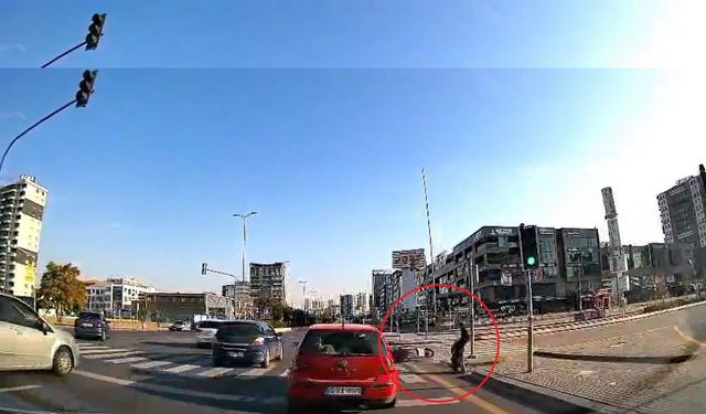 Etimesgut'ta motosiklet yayaya çarptı