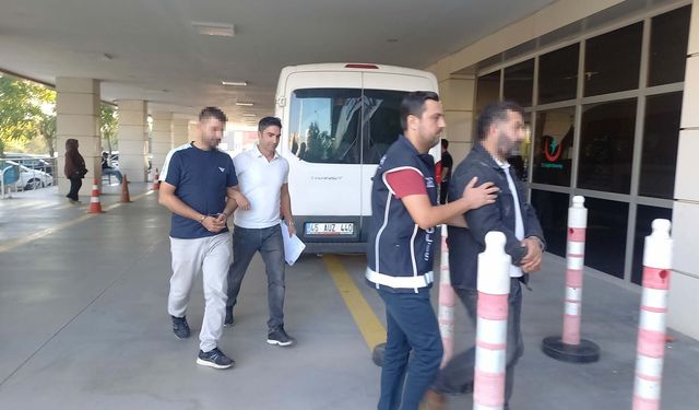 Manisa'da insan kaçakçılığı şüphelileri yakalandı