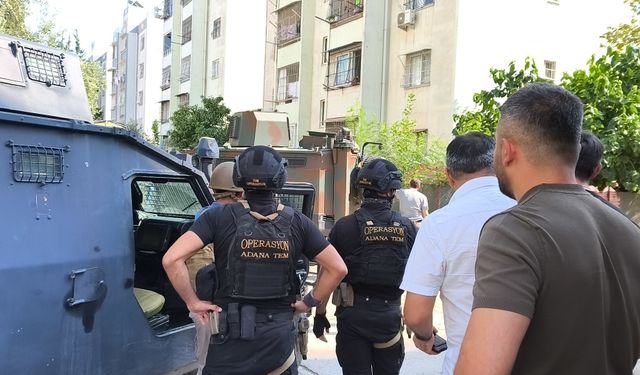 Polis baskınında kendini el bombasıyla eve kilitledi