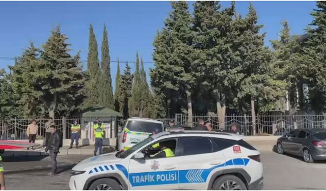 Silivri'de otomobil ve jandarma ekip aracı çarpıştı