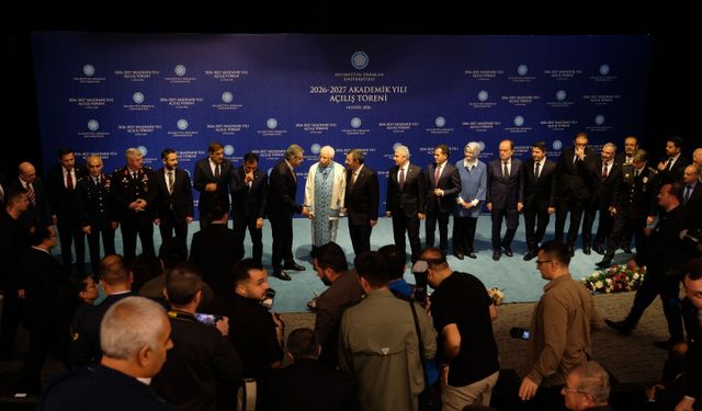 'Sosyal Medya Aslında Bizleri Yalnızlaştıran, Toplumdan Koparan Bir Medya'