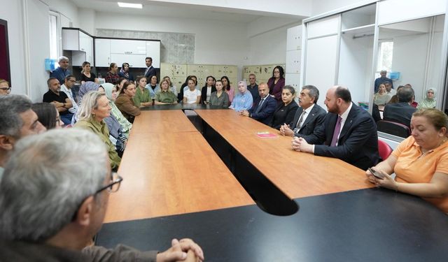 Bakan Tekin Yalova'da öğretmenlerle buluştu