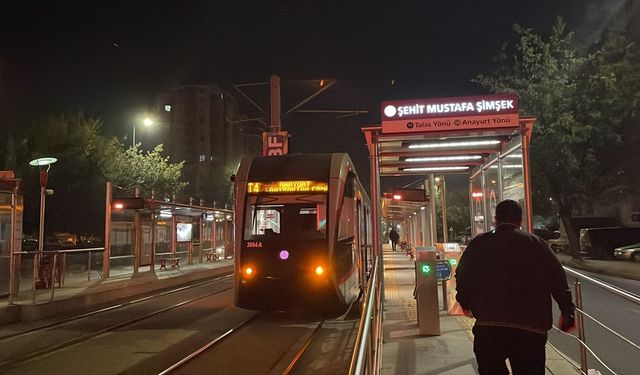 Kayseri'de tramvay yayaya çarptı