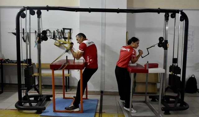 Milli Sporcular, Dünya Bilek Güreşi Şampiyonası İçin Hazırlanıyor