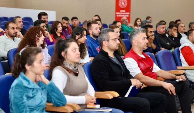 Niğde'de antrenörlerle toplantı gerçekleştirildi