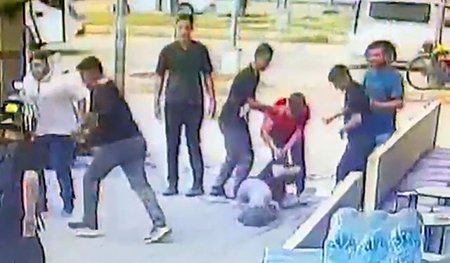 Adana’da sokak ortasında çocuk kavgası