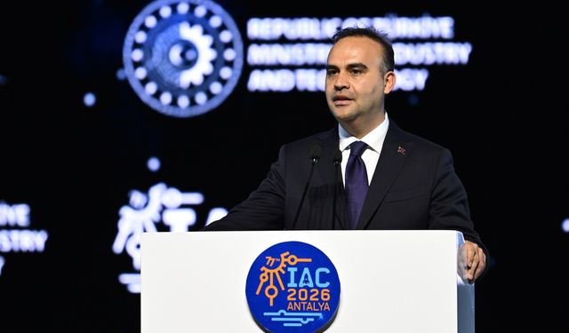 Bakan Kacır'dan, Uluslararası Uzay Kongresi'nde Yoğun Diplomasi