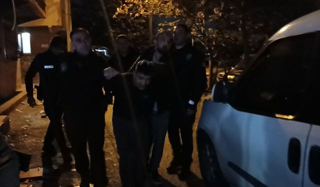 Bursa'da aranan firari polisle çatıştı