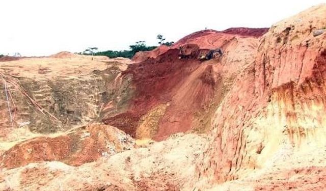 Kolombiya'da yasa dışı altın çıkarılan madende göçük: 14 ölü, 7 yaralı