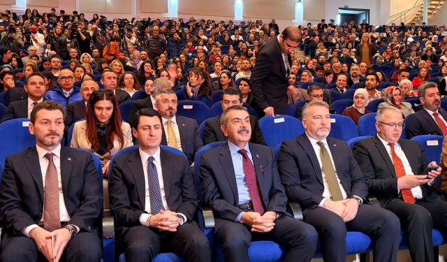 MEB'den Eğitimde Yapay Zeka Devrimi: "Yeni EBA" Tanıtıldı