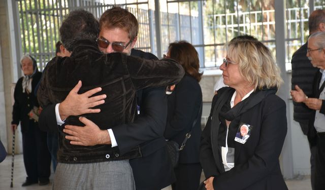 Oyuncu Engin Altan Düzyatan'ın Babası Defnedildi
