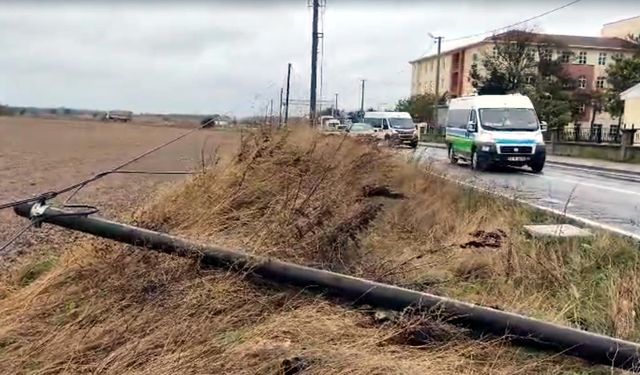 Tekirdağ'da Ağaçlar ve Direkler Devrildi
