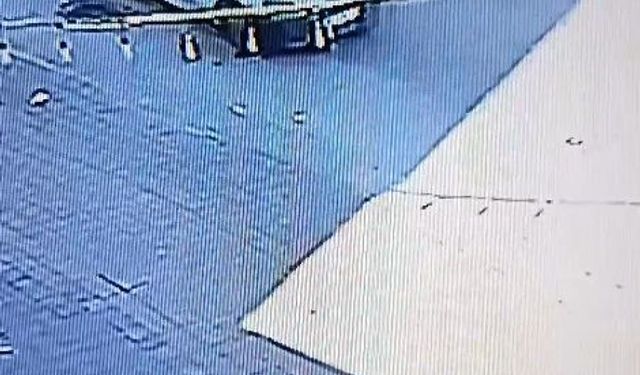 Trafikte yol kesip araç çaldı
