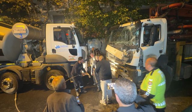 Yokuştan  kayan beton pompası 7 araca çarptı