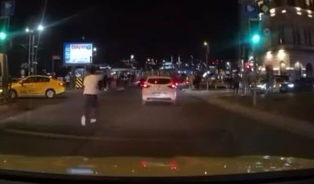 Yolun karşısına geçmek isterken araba çarptı