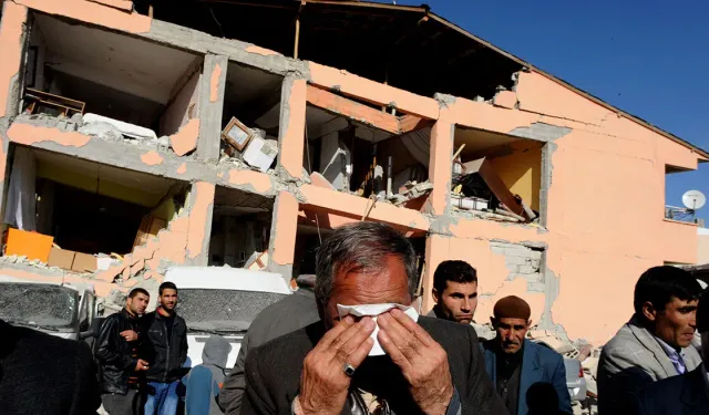 Türkiye'nin hafızasındaki acı: Van depreminin üzerinden 15 yıl geçti