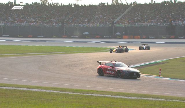 Malezya'da Verstappen'den Sezonun İlk Galibiyeti!