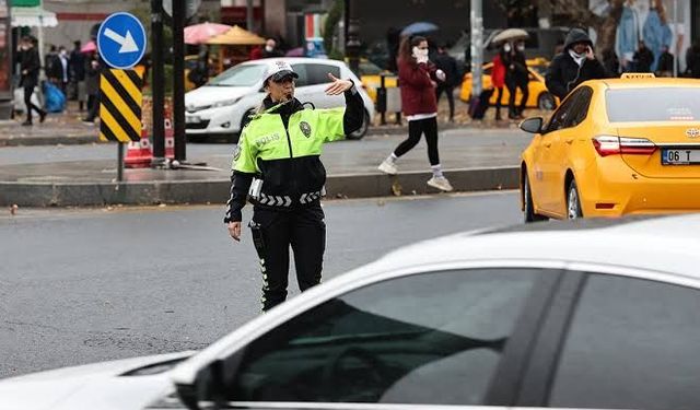 Ankara’da işe gitmek çileye dönüyor! Başkentte trafik mesaisi