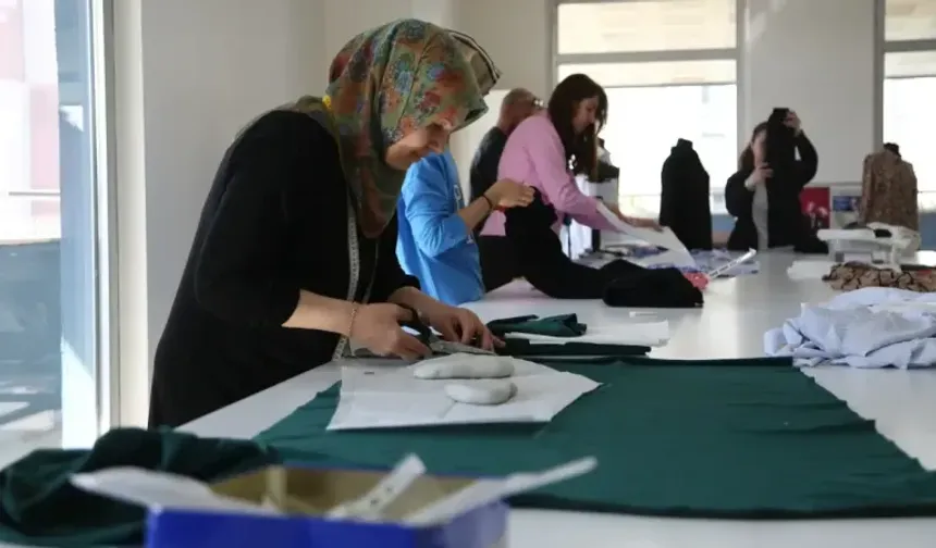 Etimesgutlu kursiyerlerden dayanışma örneği