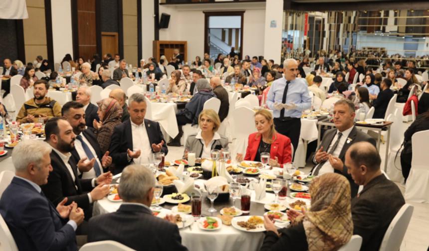 Etimesgut Belediyesi, şehit ve gazi ailelerine iftar verdi!