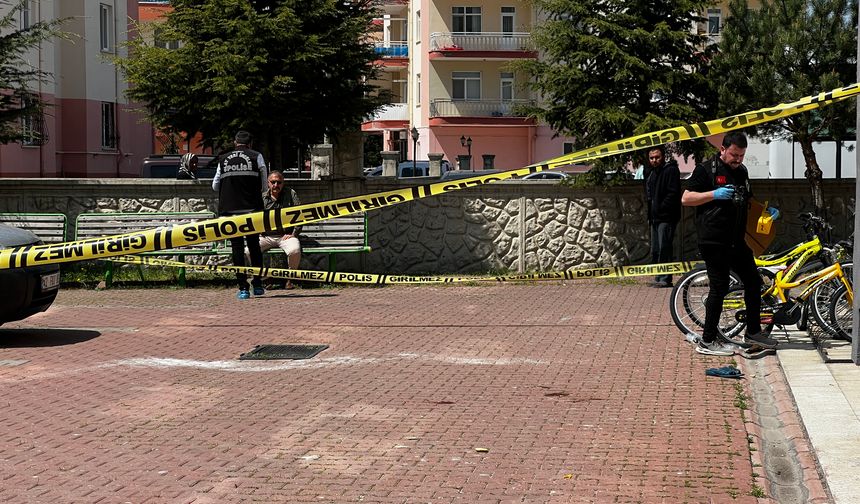 Cam silerken aşağıya düştü