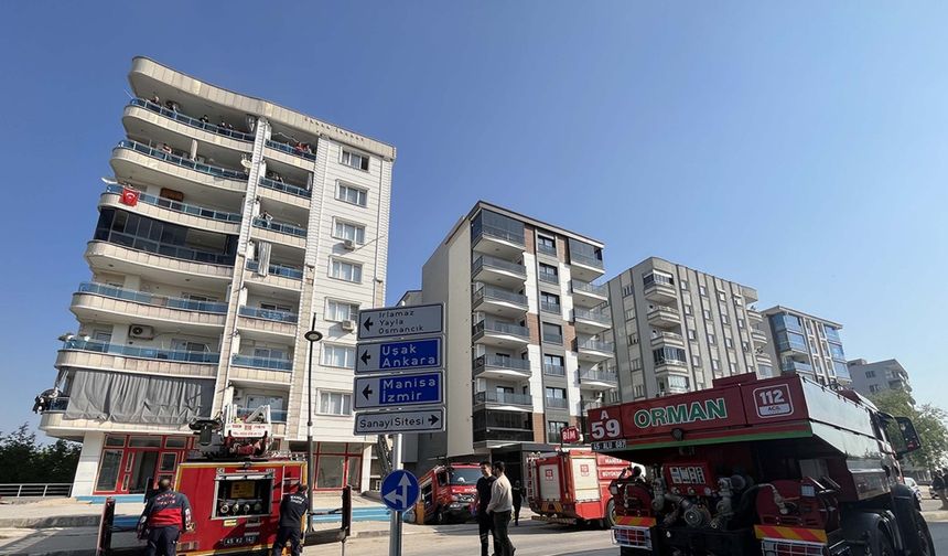Çocukların neden olduğu halı yangınında 6 kişi dumandan etkilendi