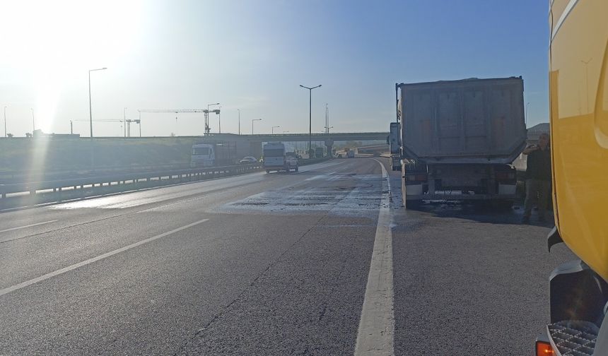 Kartepe’de TIR Dorsesinde Yangın