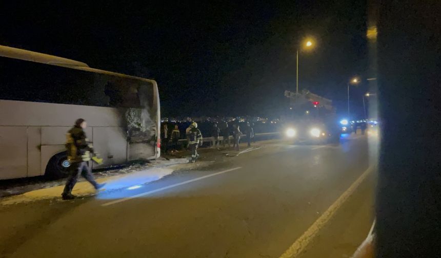Kayseri'de turistleri taşıyan otobüs alev aldı