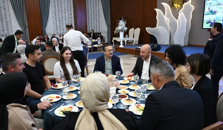 Başkan Tiryaki, Altındağ Belediyesi işçileriyle kahvaltıda buluştu