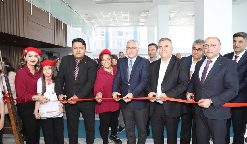 Çubuk'ta TÜBİTAK 4006 Bilim Fuarı Başladı