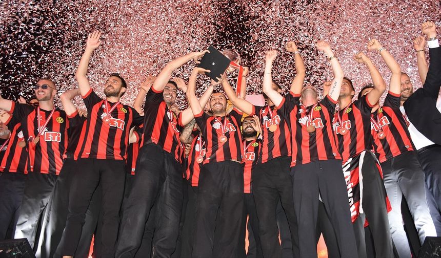 Eskişehirspor'un şampiyonluğuna özel kutlama