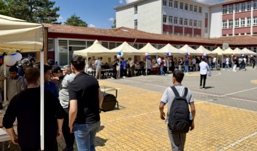 Kırşehir'de TÜBİTAK Fuarı ve Bahar Şenliği