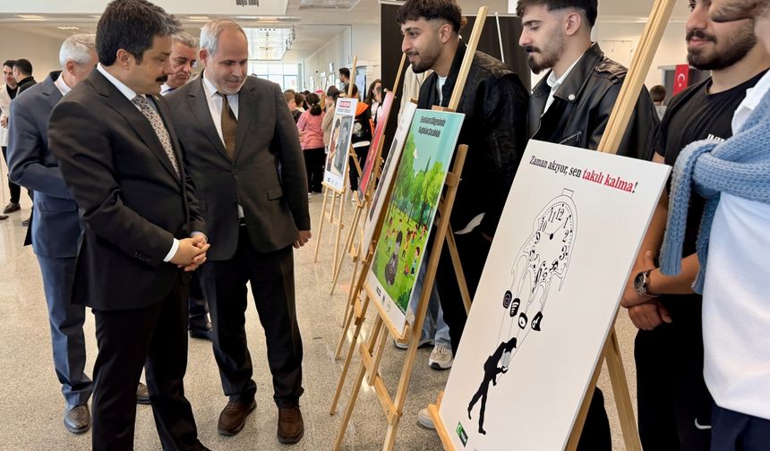 Kırşehir'de Yeşilay Bağımlılıkla Mücadele Sergisi Açtı