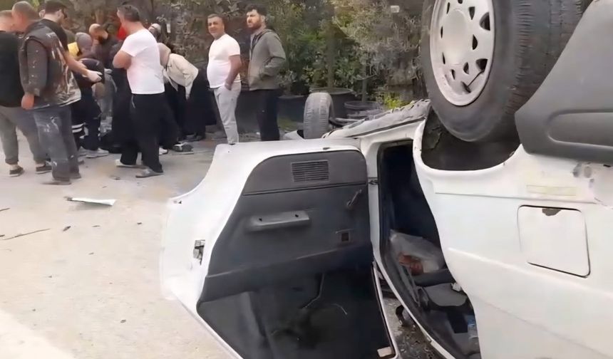 Arifiye'de otomobil ters döndü