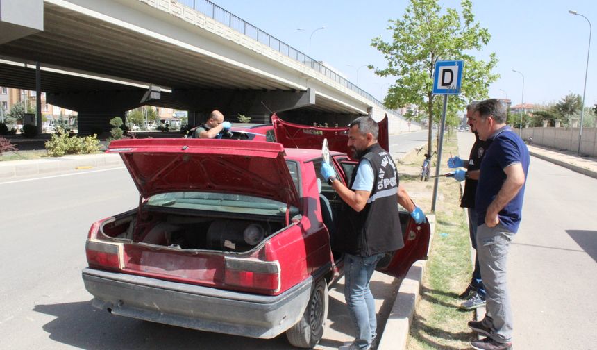 Çaldığı aracın yakıtı bitince çalışır otomobili çaldı