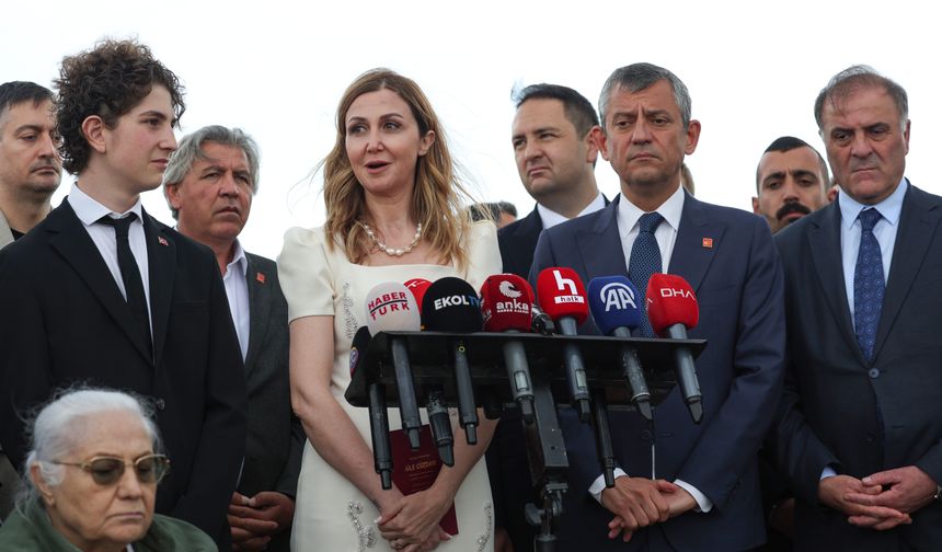 Cezaevinde nikaha katıldı
