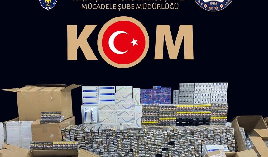 Durdurulan minibüste binlerce paket kaçak sigara bulundu