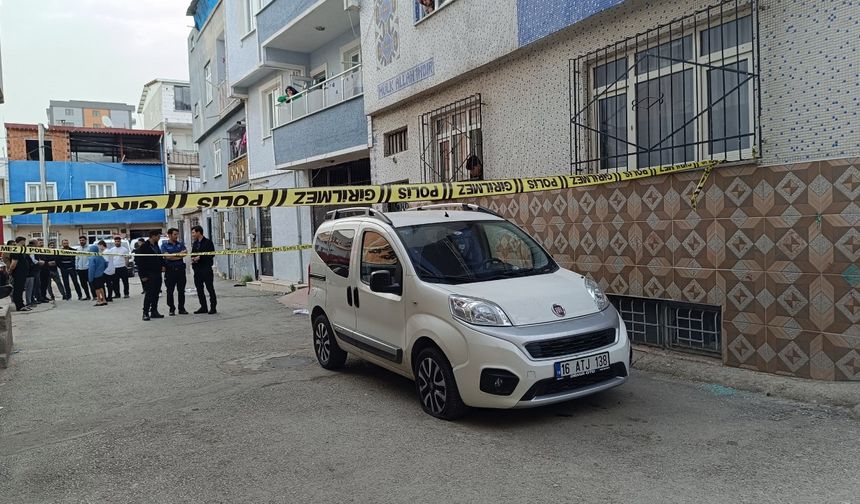 Evinin önünde silahlı saldırıya uğradı!