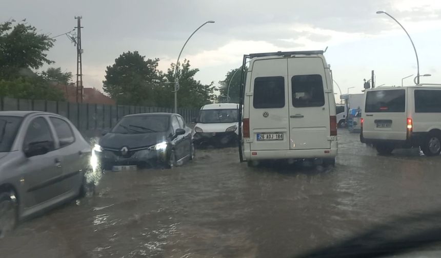 Malatya'da sağanak ulaşımı olumsuz etkiledi